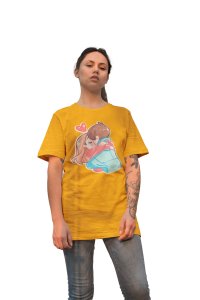 Cute Couple Kissing Yellow Printed T-Shirts