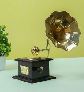 Antique Wooden Handicraft Gramophone Showpiece, Best For Gifting